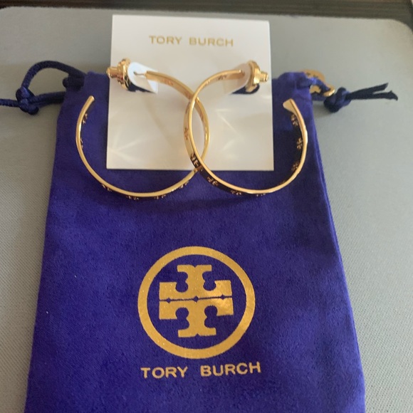 🔥SALE🔥NEW TORY BURCH PIERCED t LOGO HOOPS - Picture 2 of 6